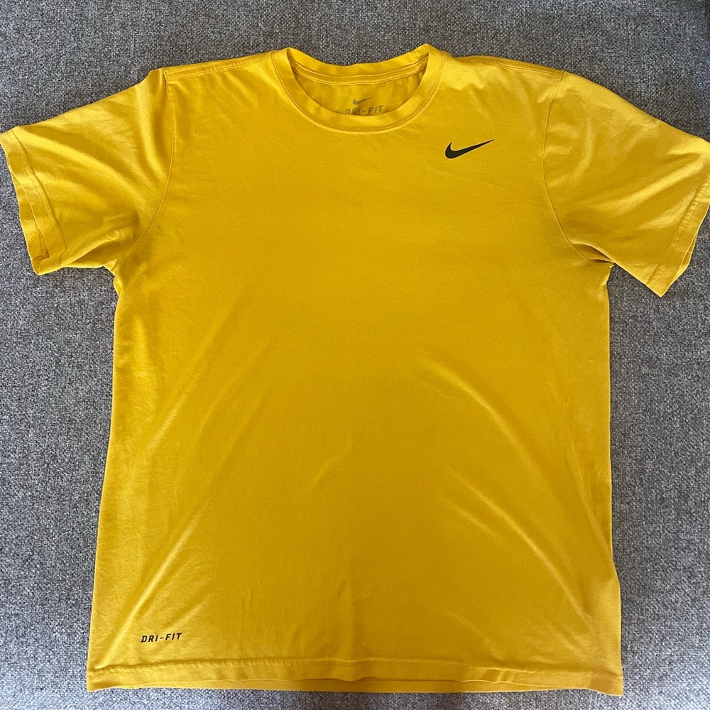 Nike-Like new!  Men’s dry fit t-shirt.  Size M